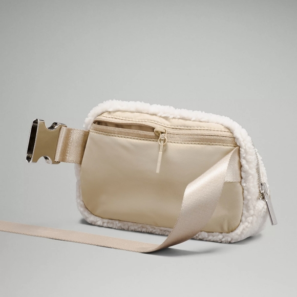 Lululemon everywhere belt bag *fleece - Picture 3 of 6